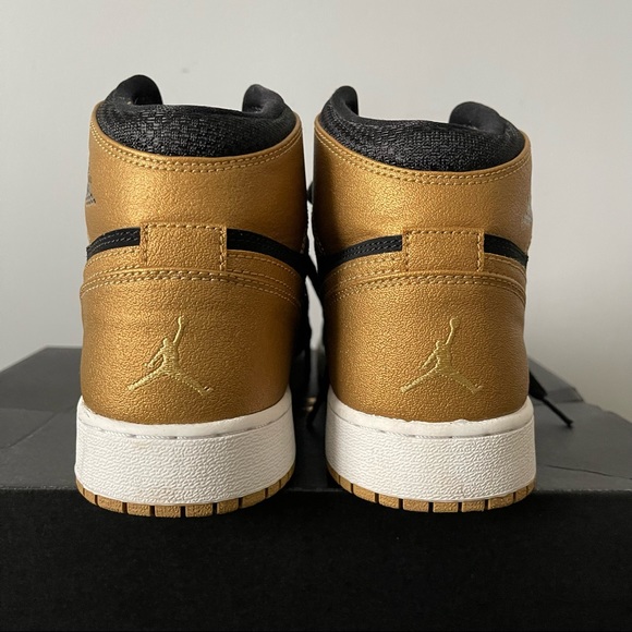 Jordan 1 Retro Melo black and gold sneakers - Picture 7 of 7
